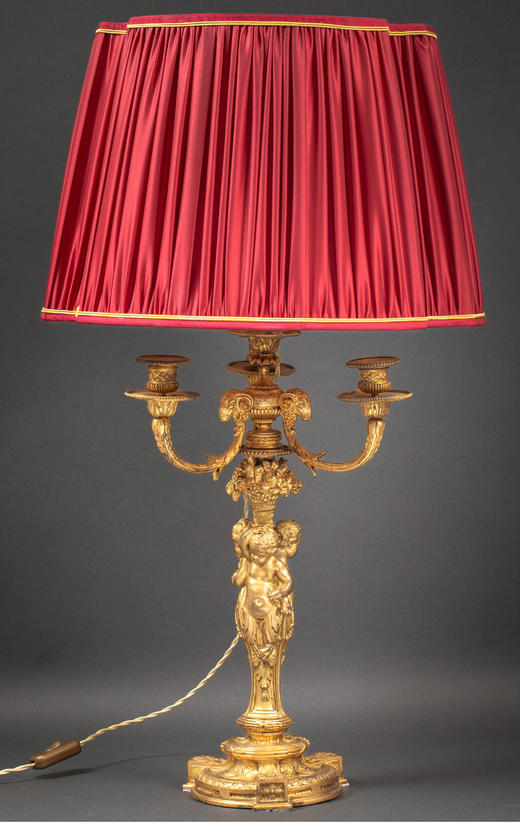 独角鹿西洋古董 19世纪法国出品路易十六风格小天使主题铜鎏金精雕丝绸缎面百褶灯罩台灯一对 商品图2