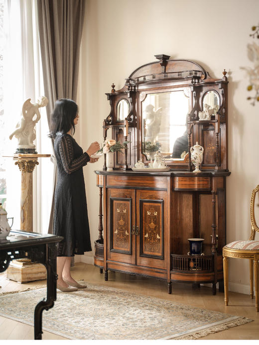 【已售】独角鹿西洋古董 1890年代英国工坊出品新古典主义风格纹饰细木镶嵌带镜大型餐边柜 商品图1