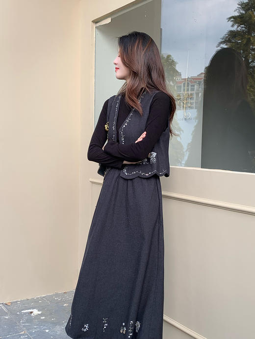 【百图lulu定制】【花蔓套装】【一套299元】花朵刺绣 波浪边马甲 高弹T长袖T恤 A字摆半裙 商品图6