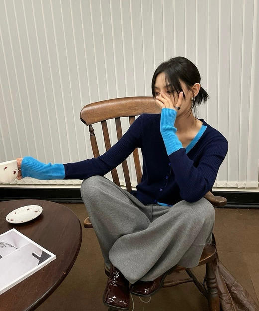 ⚠️❗️【品质吊打同款】显白克莱因蓝撞色针织外套，高克重，速来捡漏！👏非常耐看的一款藏青➕克莱因蓝撞色针织外套，🌈品质不同于市面上任何仿货~  商品图5