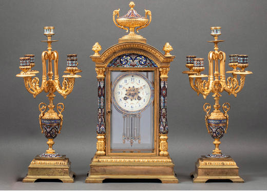 独角鹿西洋古董 19世纪末法国出品新古典主义风格铜鎏金精雕镶嵌錾胎珐琅座钟烛台三件套 商品图0