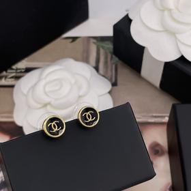 香奈儿 金边小圆黑耳钉（XK）