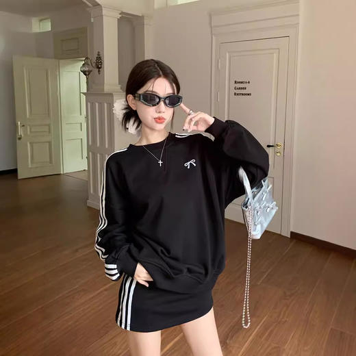 新品上市早秋蝴蝶结三条杠卫衣美式宽松套头卫衣半身裙套装女 商品图0