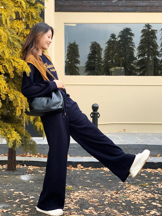 【百图lulu定制】【纽约慢行套装】【一套269元】赠披肩 软糯 下摆抽绳 短款上衣 弹力腰围 双口袋休闲裤 套装 商品图8