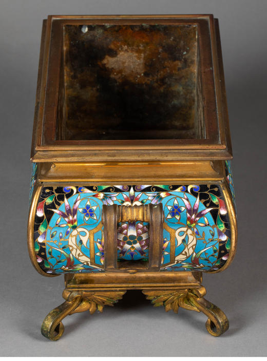 独角鹿西洋古董 19世纪法国出品铜鎏金精雕装饰嵌花卉卷叶纹画珐琅花盆套 商品图1