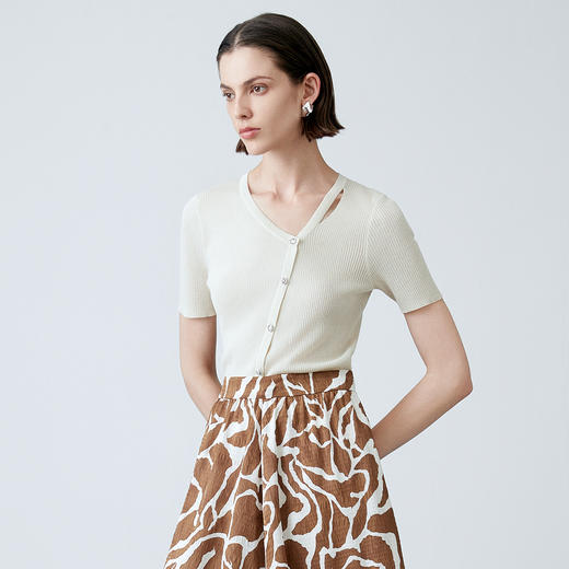 EITIE爱特爱夏季新款设计感镂空修身纯色显瘦舒适百搭短袖针织衫7801504 商品图8