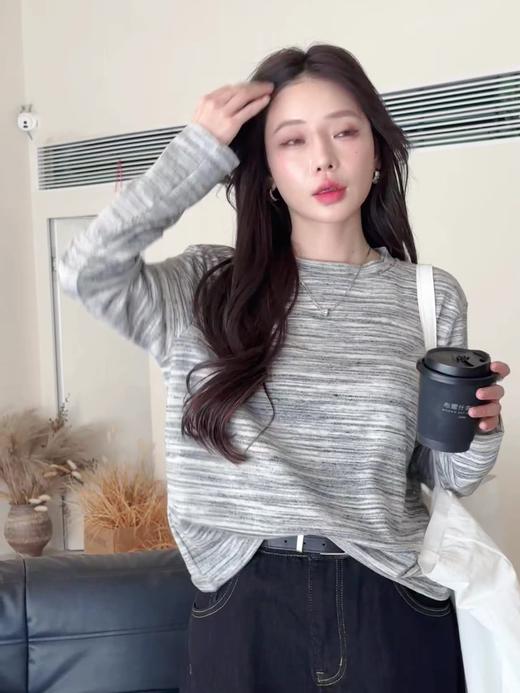 【YW】无忧购灰色长袖t恤女新款圆领打底衫渐变色显瘦遮肉穿搭上衣8033（截单后7天发货) 商品图1