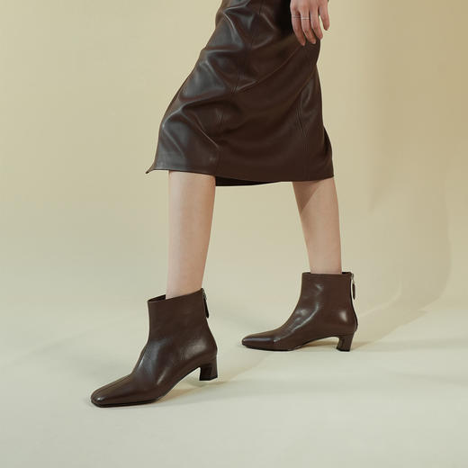 Westory2025年冬季小方头低跟胎牛极简老钱风百搭短靴W25DS85401 商品图3