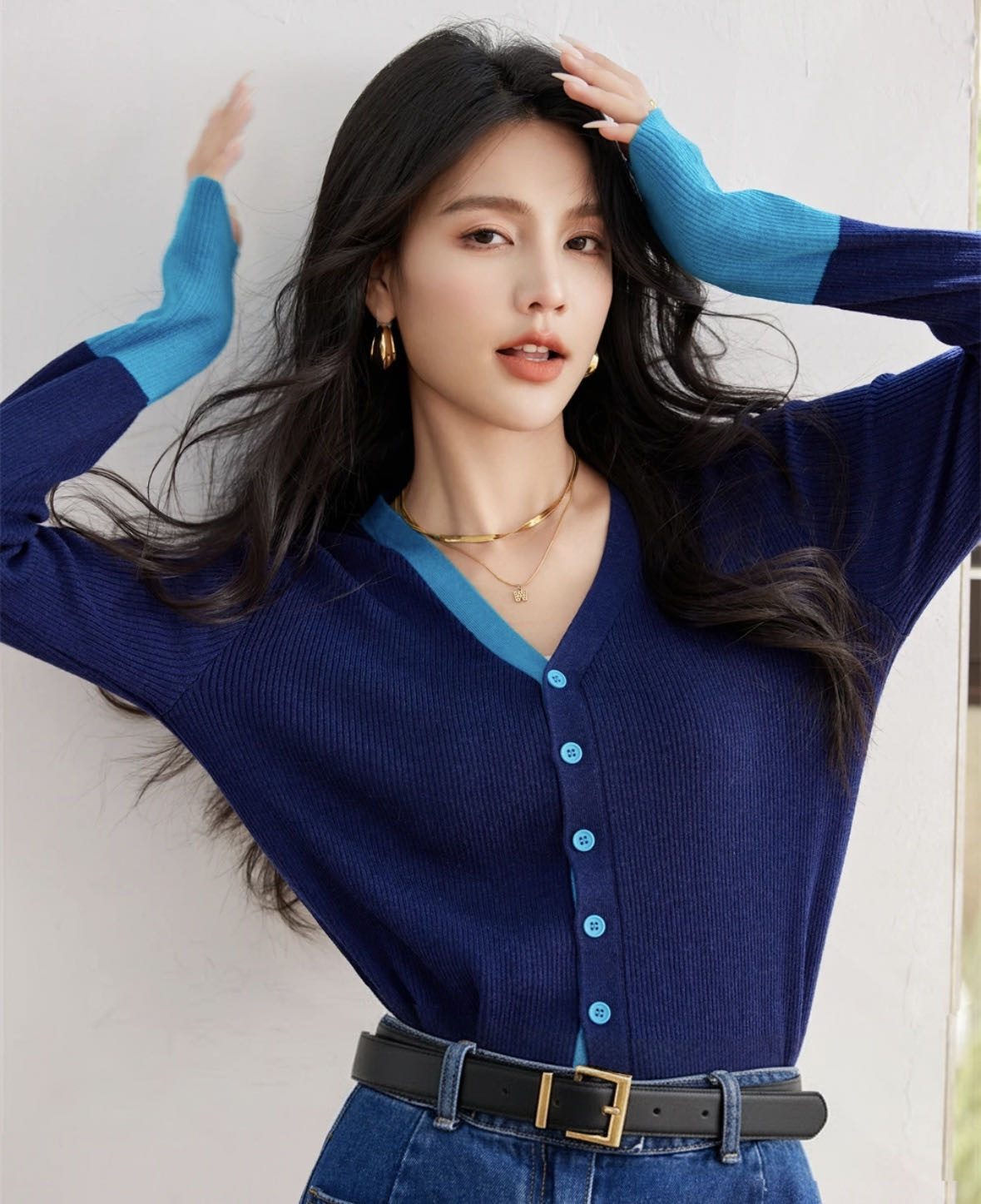 ⚠️❗️【品质吊打同款】显白克莱因蓝撞色针织外套，高克重，速来捡漏！👏非常耐看的一款藏青➕克莱因蓝撞色针织外套，🌈品质不同于市面上任何仿货~ 