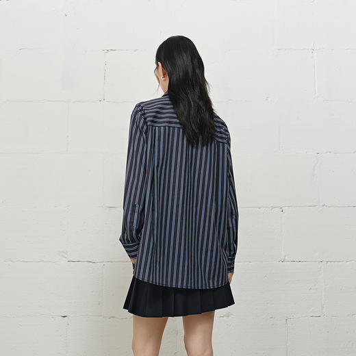 NEELLY纳俪商场同款冬季新款简约廓形条纹衬衫女复古百搭外套N25101B01010 商品图1