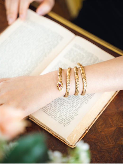 独角鹿西洋古董 19世纪末德国出品14K黄金镶嵌红宝石及钻石编织纹理灵蛇造型手镯 商品图0