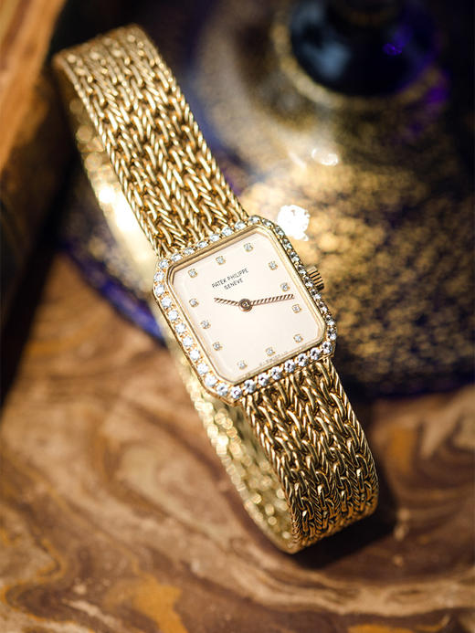 【已售】独角鹿西洋古董 1980年代瑞士钟表世家出品18K黄金镶嵌钻石机械腕表 商品图2