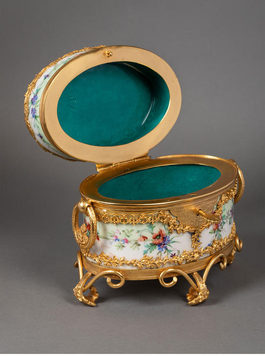 独角鹿西洋古董 19世纪中期法国出品自然花卉主题铜鎏金装饰彩绘珍宝盒 商品图2