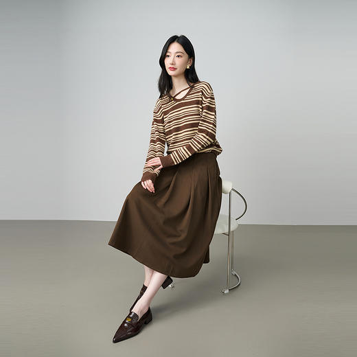 NEELLY纳俪秋新款商场同款复古百搭A字半身裙女显白收腰百褶长裙N25104E05502 商品图3