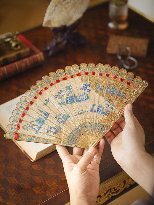 独角鹿西洋古董 19世纪末广东十三行出品银鎏金累丝烧蓝古园林纹折扇 商品图3