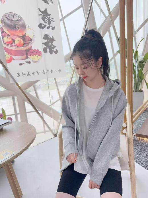 4楼MOLYVIVI修身软壳休闲卫衣外套 款货号：MLLJ25203  吊牌价338  折后206 商品图2