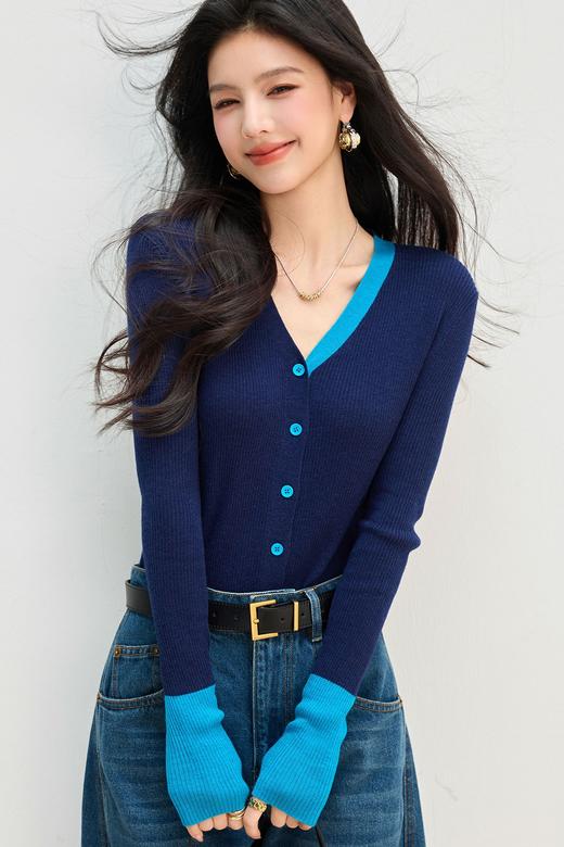 实拍◆有现货◆2025秋季新款时尚撞色拼接条纹V领气质针织衫上衣 商品图4