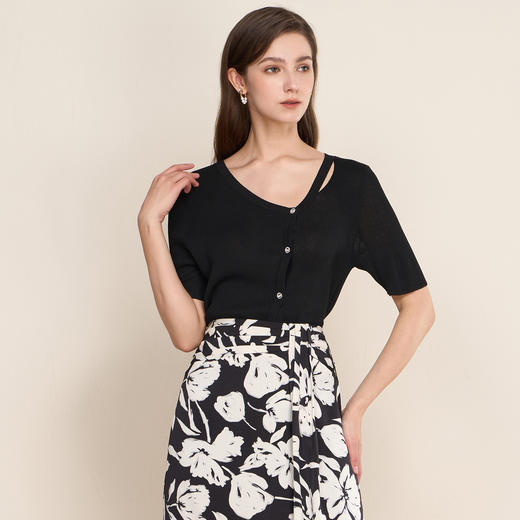 EITIE爱特爱夏季新款设计感镂空修身纯色显瘦舒适百搭短袖针织衫7801504 商品图3