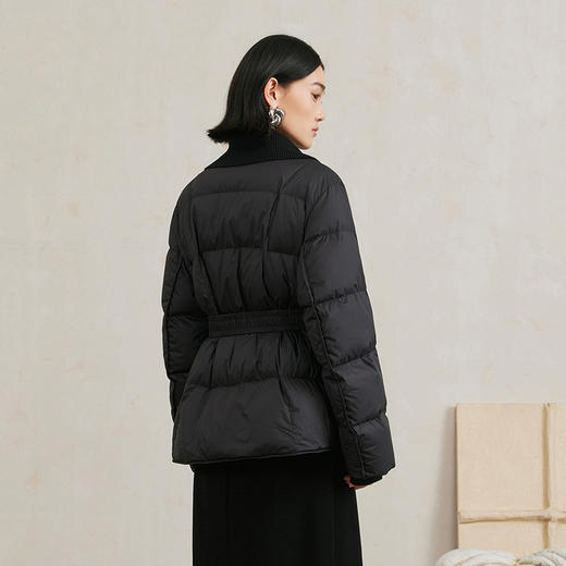 NEELLY纳俪商场同款冬季新款设计感翻领收腰羽绒服女90%白鸭绒N25104L04410 商品图1