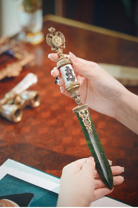 独角鹿西洋古董 19世纪俄罗斯出品纯银镀金贵族双面肖像镶嵌钻石白色玑镂珐琅碧玉翻书杖