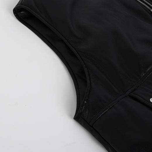 NEELLY纳俪商场同款冬季新款PU羽绒服马甲女黑色圆领宽松保暖外套N25104D04579 商品图3