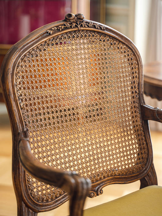 【已售】独角鹿西洋古董 19世纪末法国出品路易十六风格胡桃木雕花藤椅一对 商品图2