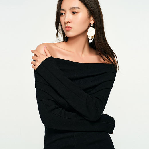 NEELLY纳俪商场同款春季新款一字肩个性显瘦针织衫女气质简约上衣N25104A04426 商品图2