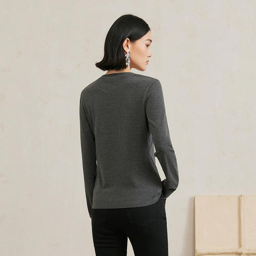 NEELLY纳俪商场同款冬季新款圆领打底长袖T恤女正肩显瘦内搭上衣N25104T04505 商品图1