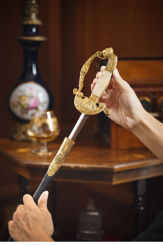 【已售】独角鹿西洋古董 19世纪中期瑞士出品狮头造型铜鎏金装饰母贝剑柄古董军官配剑【未开刃】 商品图2