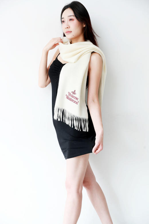 糯叽叽的手感，山羊绒大流苏围巾。重工刺绣刺绣长条围巾C101168 商品图13