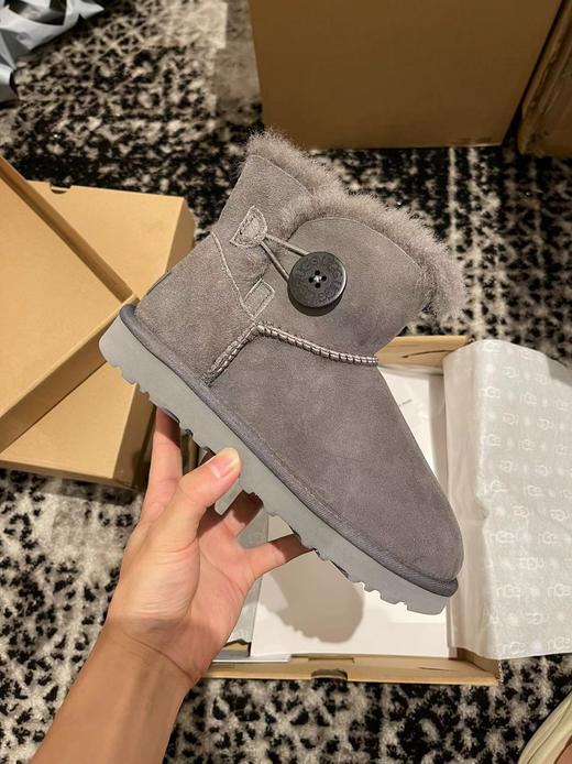 【只可换码 不退货】Ugg 一粒扣木扣雪地靴  三色可选（XR） 商品图8