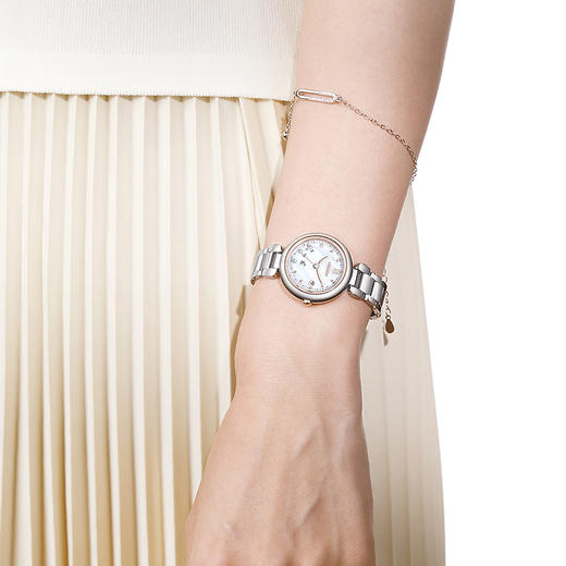 西铁城/CITIZEN光动能多局电波时尚女表ES9466-65W 商品图3