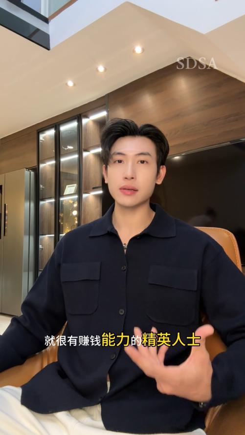 9989SDSA男士秋冬新款痞帅男装老钱风翻领毛衣纯色贴袋设计百搭针织衫 商品图0