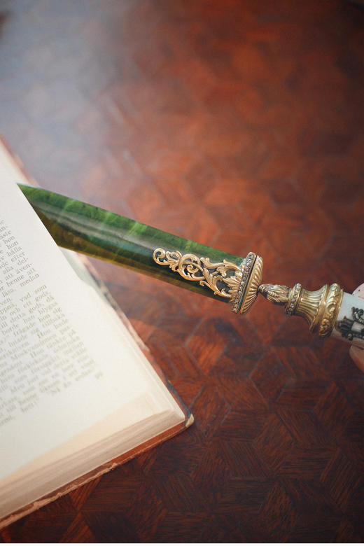 独角鹿西洋古董 19世纪俄罗斯出品纯银镀金贵族双面肖像镶嵌钻石白色玑镂珐琅碧玉翻书杖 商品图2