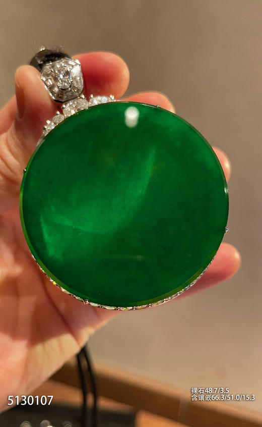 老坑艳绿大圆牌吊坠【5130107】具体价格微信咨询 商品图0