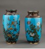 独角鹿西洋古董 1870年代日本明治时期出品「富贵花蝶」主题修饰蓝地七宝烧花瓶一对 商品缩略图0