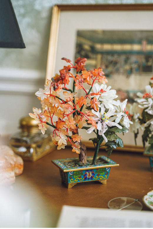 【已售】独角鹿西洋古董 20世纪中国创汇时期出品宝相花纹样景泰蓝盆装饰「安居乐业」秋枫雅菊像生盆景 生盆景一对 商品图1