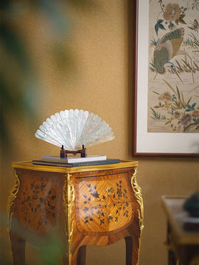 独角鹿西洋古董 19世纪末广东十三行出品官邸人物主题母贝精雕外销折扇