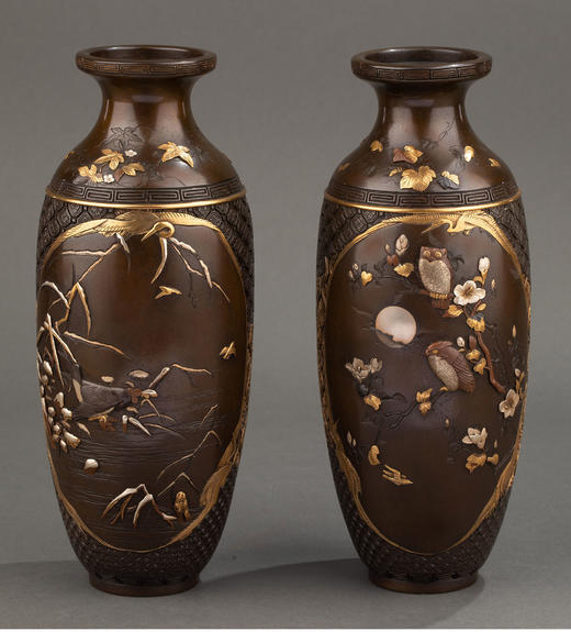 独角鹿西洋古董 1870年日本一光堂出品宫部篤良制作「鹊鸮湖景」金银象嵌赤铜对瓶 商品图0