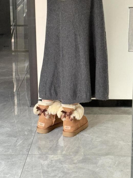 【只可换码 不退货】Ugg后带蝴蝶结雪地靴（XR） 商品图1