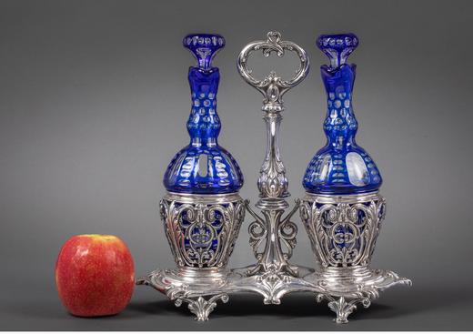 独角鹿西洋古董 1860年代法国出品卷叶花纹纯银精雕镶嵌蓝色水晶调料瓶一对 商品图1