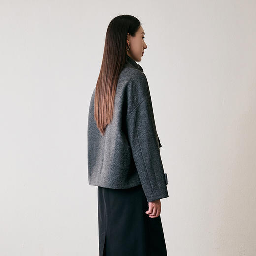 NEELLY纳俪商场同款冬季新款短款设计感围巾领气质绵羊毛外套女N25104C07702 商品图1