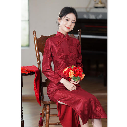 GX传统民族风酒红婚宴旗袍裙2025秋新款新娘红装七分袖订婚加绒旗袍 商品图3
