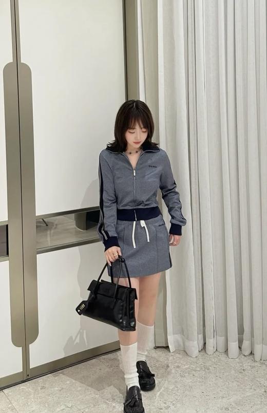 缪缪 25Fw秋冬新款 撞色织带翻领拉链外套+短裙套装（DQJ*MM） 商品图1