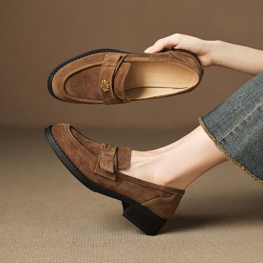 【预售5天】山茶花羊翻皮深口单鞋女新款秋冬低跟乐福鞋女粗跟单鞋小皮鞋JBL&JBL25-167 商品图3