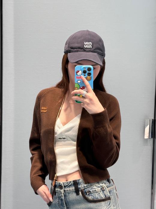 缪缪 25Fw早秋新款 巧克力色拉链羊绒针织外套（ZY*MM） 商品图2