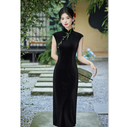 GX黑色丝绒长款绣花无袖旗袍2025初秋新款时尚改良中式港风气质旗袍 商品图3