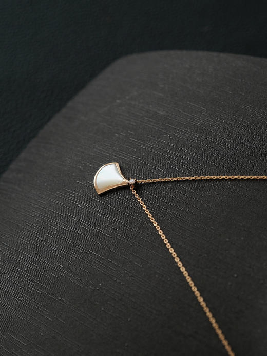 宝格丽 Divas'Dream 白贝母扇子 项链 男女同款情侣款（XK） 商品图5