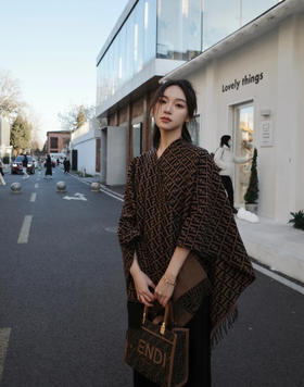 芬迪 爆款来了新款 重磅最新经典FF字母元素羊毛斗篷围巾披肩（ZT*DSX）