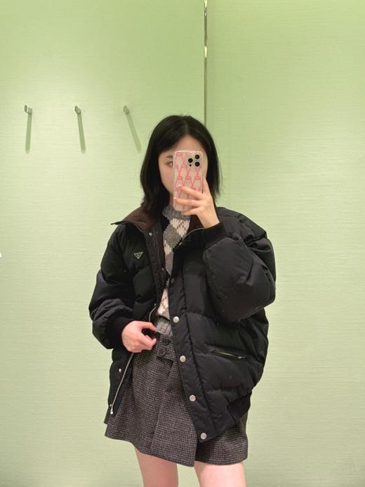 普拉达25Fw秋冬新款 三角徽标立领府绸质感羽绒服夹克外套(DQJ*MM) 商品图4